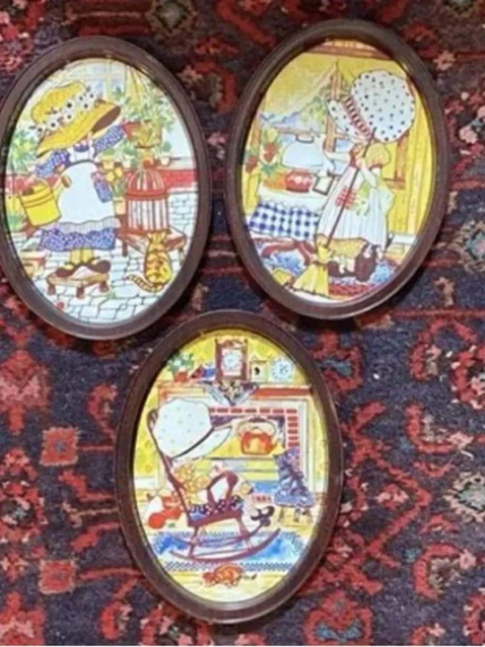 Vintage-Style Floral Sunbonnet Girl Wall Plaque Set - Yellow Accents